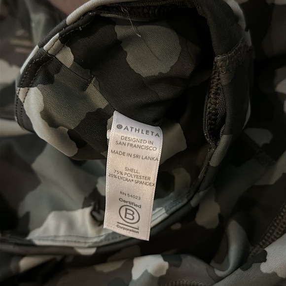 Athleta Lightning Camo 7/8 Tight in Super Sonic Size Medium Leggings - Picture 12 of 15